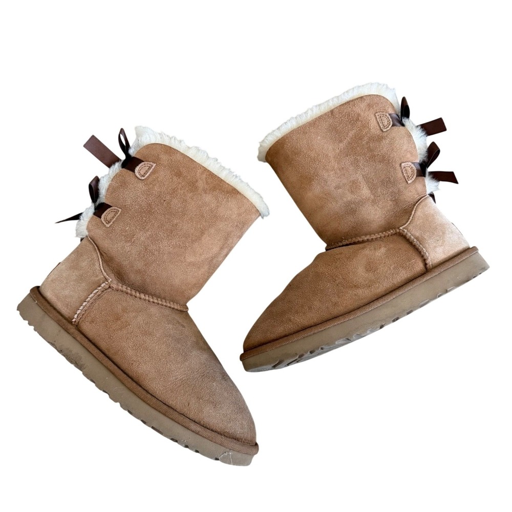 UGG Bailey Bow II Chestnut Suede Sheepskin Boots 1016225 Women Size 7 Excellent